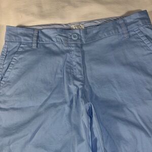 crown & ivy womens light blue Caroline flat front 8.5" Bermuda shorts - size 8